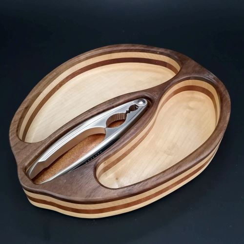 Miska AMADEA Drevená miska skladaná v tvare orecha s luskáčikom, masívne drevo 3 druhy, rozmer 28x23x4,50