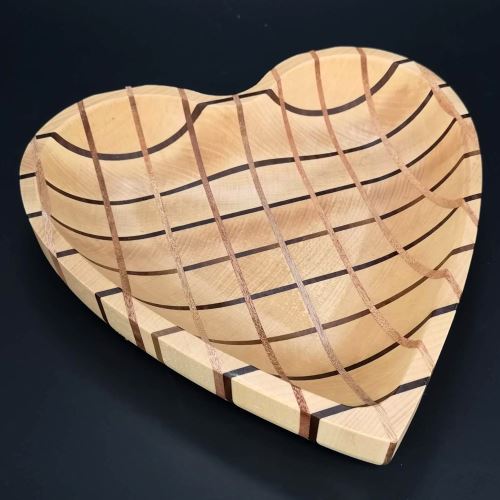 Miska AMADEA Drevená miska mozaika v tvare srdca, masívne drevo, 3 druhy drevín, 25x25x4,5 cm