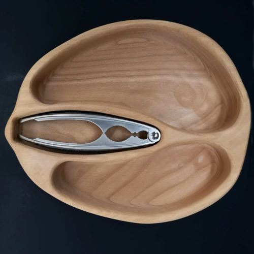 Miska AMADEA Drevená miska v tvare orecha s lúškami, masívne drevo, rozmer 28x23x4,5 cm